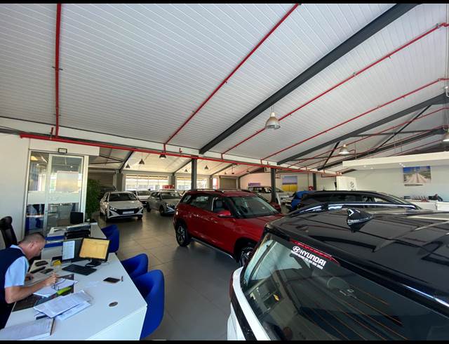 1,903M² SHOWROOM TO LET IN PAARDEN EILAND