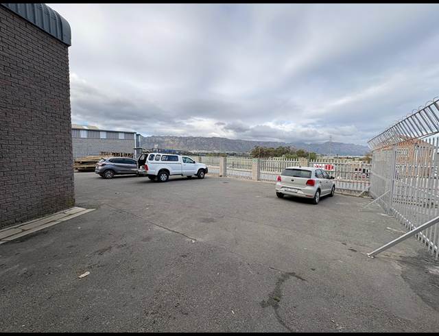 273M² WAREHOUSE TO LET IN BROADLANDS
