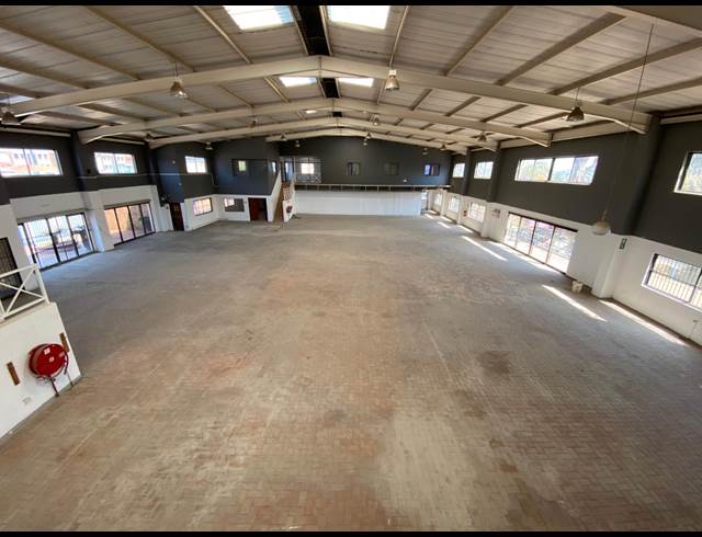 1,400M² WAREHOUSE TO LET IN PRINCESS AH