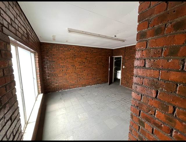 599M² WAREHOUSE TO LET IN NEW ERA