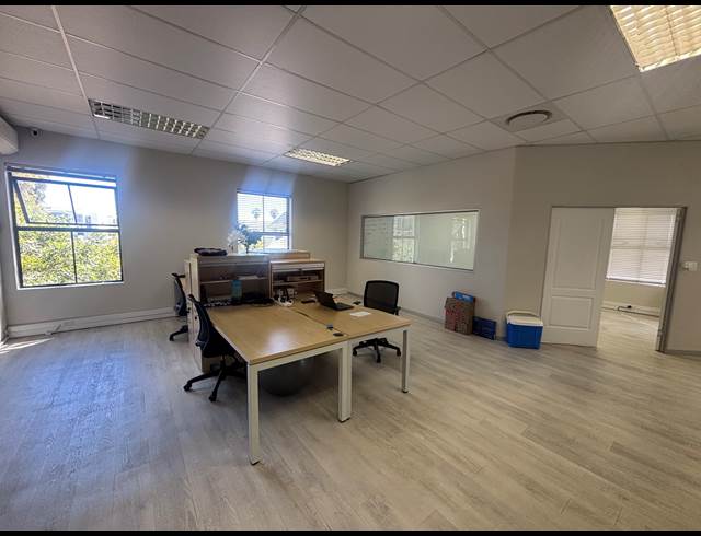 91M² OFFICE TO LET IN PAARDEVLEI