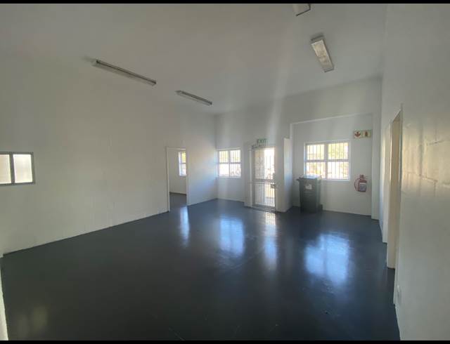 200M² WAREHOUSE TO LET IN MILNERTON CENTRAL