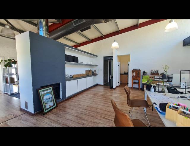 175M² WAREHOUSE TO LET IN WESTLAKE