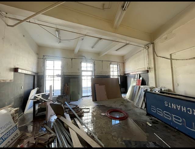 170M² SHOWROOM TO LET IN GARDENS