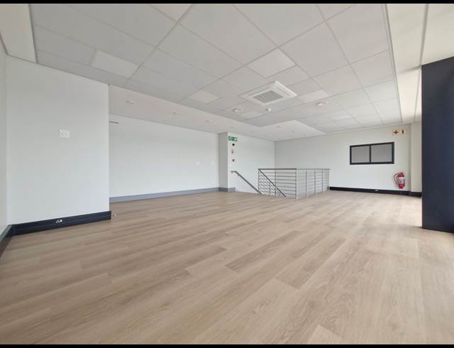565M² WAREHOUSE TO LET IN STIKLAND INDUSTRIAL