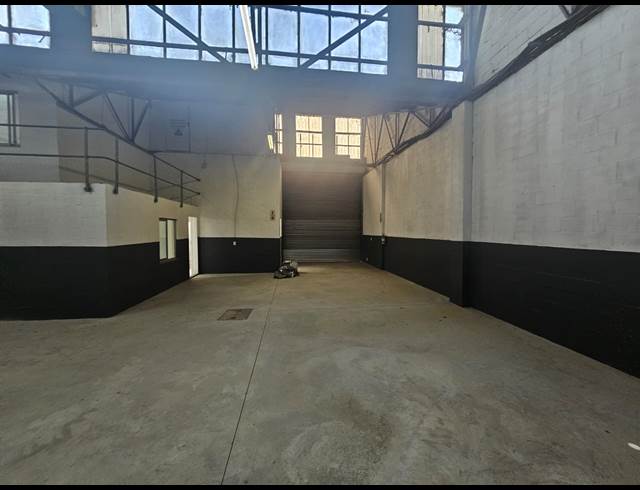 360M² WAREHOUSE TO LET IN EPPING INDUSTRIAL