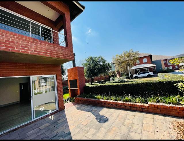 365M² OFFICE TO LET IN FOURWAYS