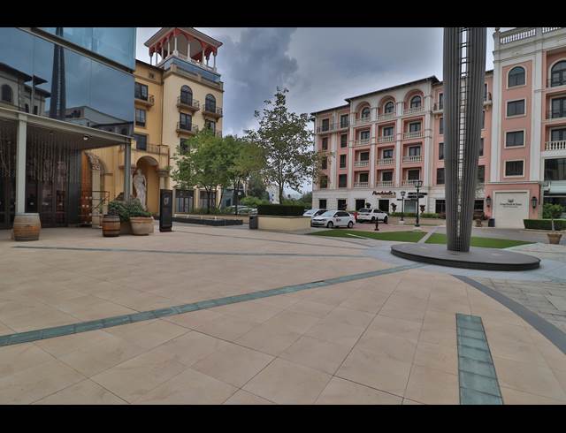 27M² SERVICED OFFICE TO LET IN MAGALIESSIG
