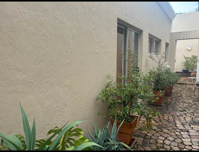 1 BEDROOM STUDIO APARTMENT TO LET IN THE GARDENS