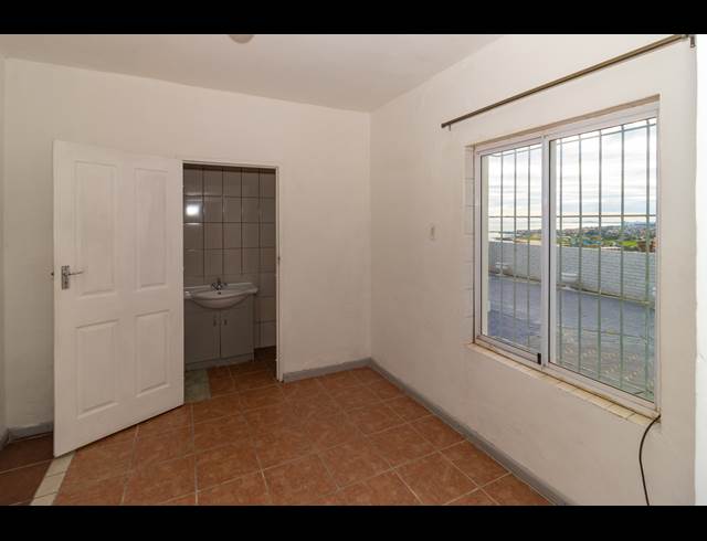 5 BEDROOM HOUSE TO LET IN MOUNTAINSIDE