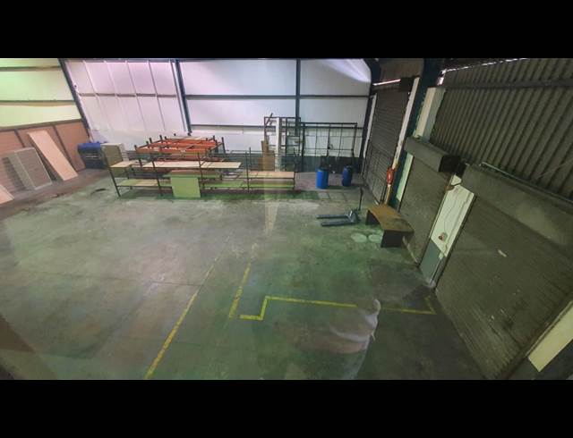 560M² WAREHOUSE TO LET IN JET PARK