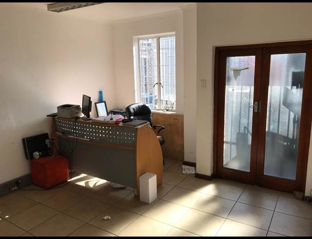 375M² BUILDING TO LET IN PAROW INDUSTRIAL
