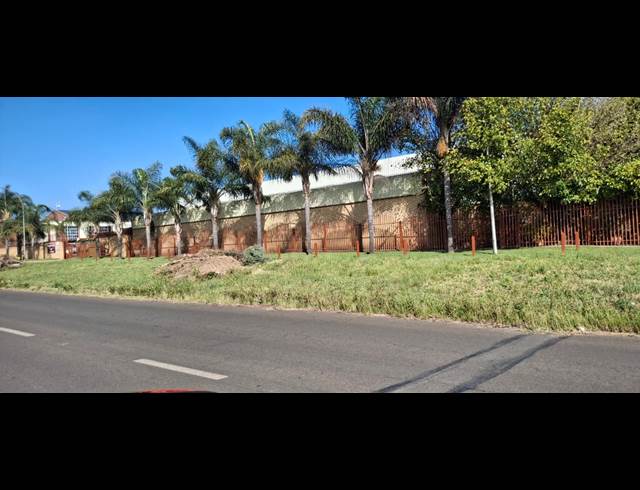 230M² WAREHOUSE TO LET IN APEX