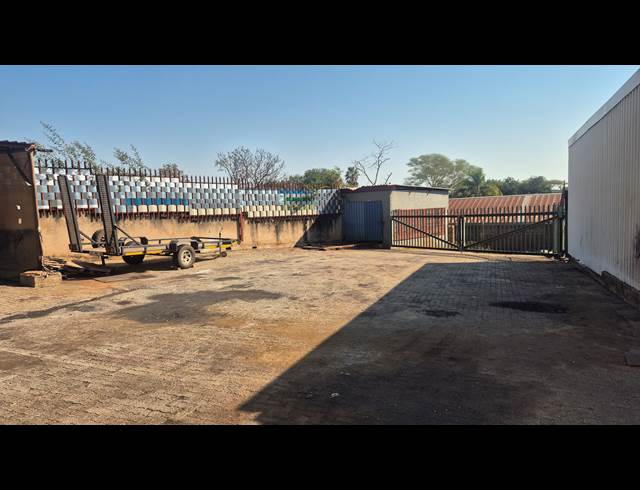 2,049M² WAREHOUSE TO LET IN WEST ACRES EXT 1