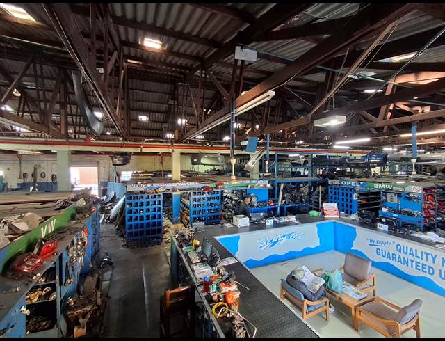 1,048M² WAREHOUSE TO LET IN CHISELHURST