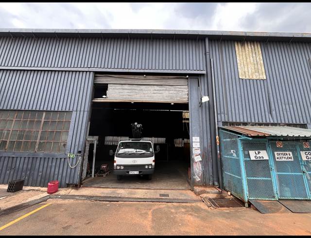 1,100M² WAREHOUSE TO LET IN SEBENZA