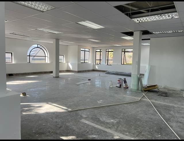 130M² OFFICE TO LET IN HYDE PARK