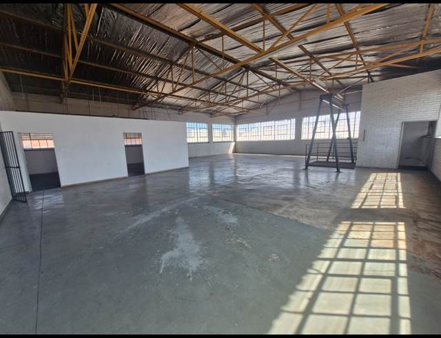 900M² WAREHOUSE TO LET IN BENROSE