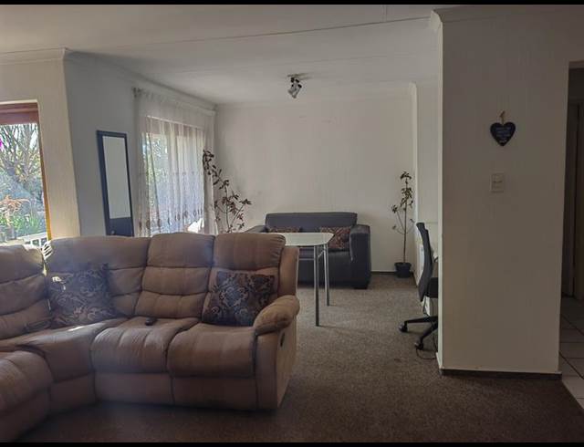 2 BEDROOM PROPERTY TO RENT IN SUNNINGHILL