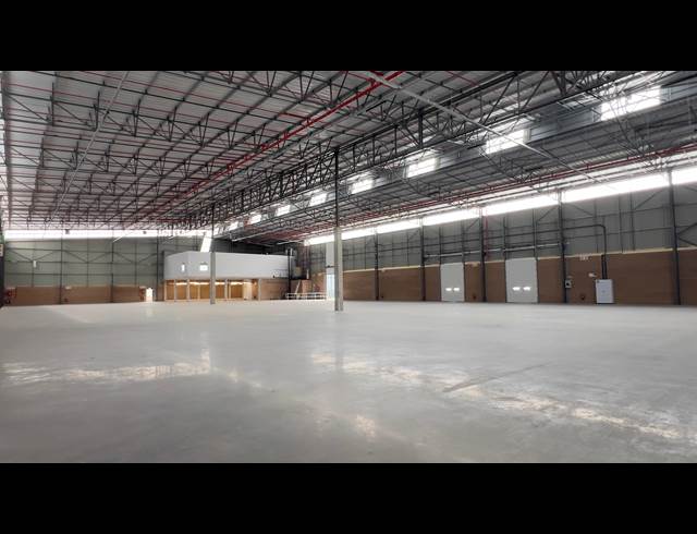 3,107M² WAREHOUSE TO LET IN AIRPORT PARK