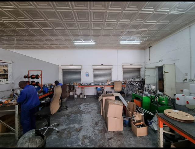 800M² OFFICE TO LET IN ALBERTON NORTH