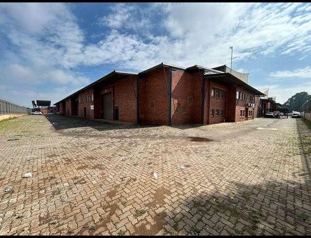 3,064M² WAREHOUSE TO LET IN HUGHES