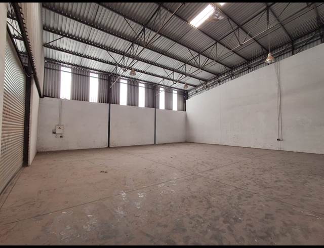 350M² WAREHOUSE TO LET IN WYCHWOOD