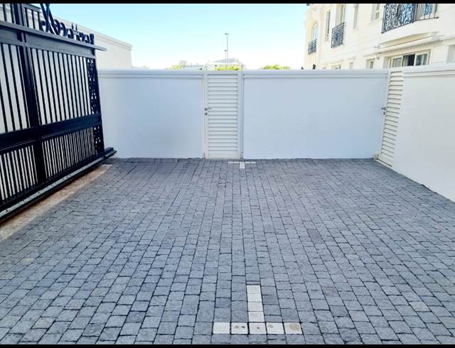2 BEDROOM APARTMENT TO LET IN SEA POINT