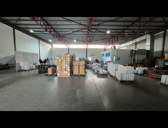 900M² FACTORY TO LET IN APEX