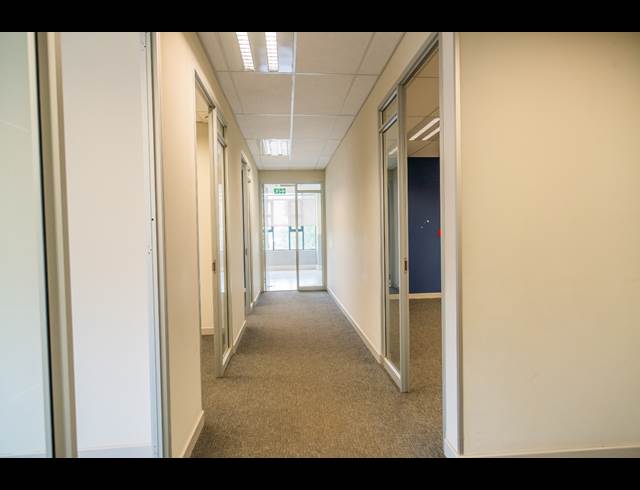 866M² OFFICE TO LET IN PARKHAVEN