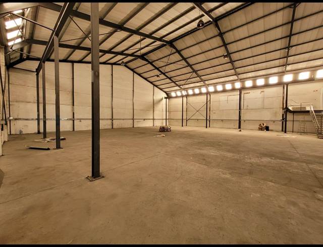 800M² WAREHOUSE RENTED IN RACING PARK