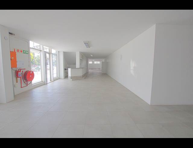 699M² WAREHOUSE TO LET IN KYA SANDS