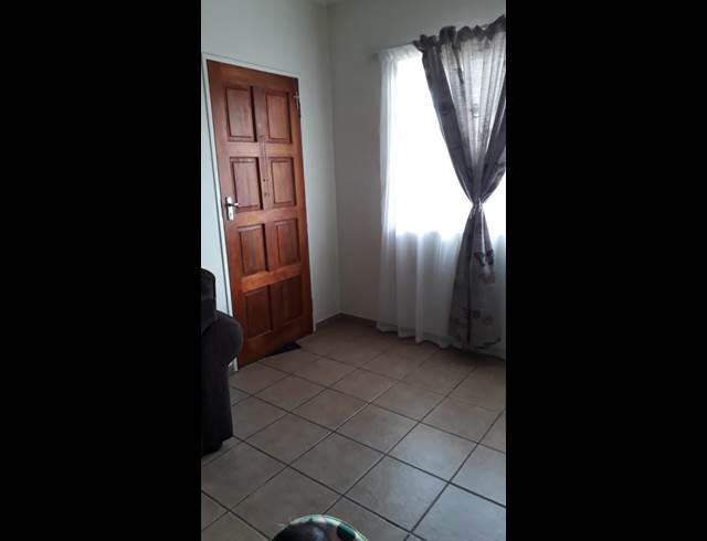 2 bed property to rent in FLORIDA