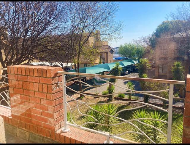 380M² OFFICE TO LET IN HALFWAY GARDENS