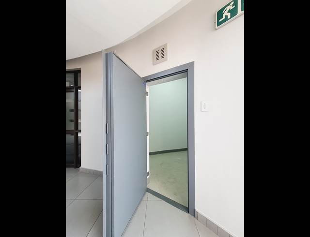 3,230M² BUSINESS TO LET IN VORNA VALLEY