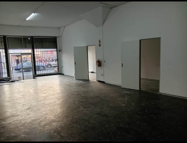 98M² RETAIL TO LET IN STAMFORD HILL