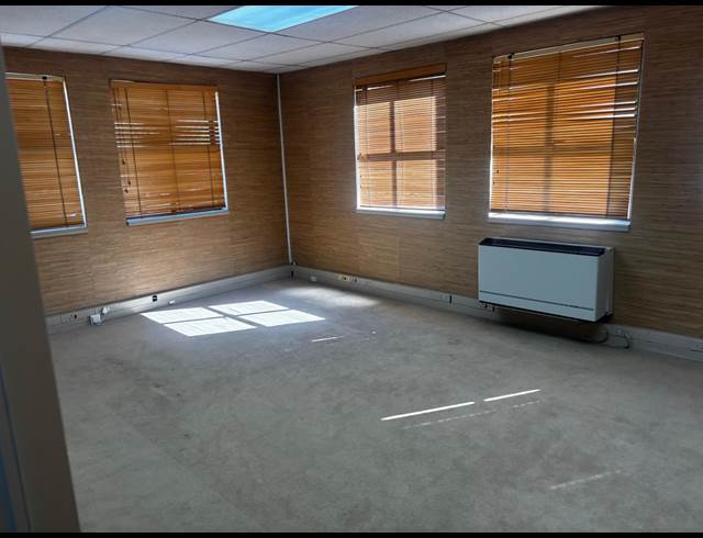 270M² OFFICE TO LET IN DUNKELD WEST