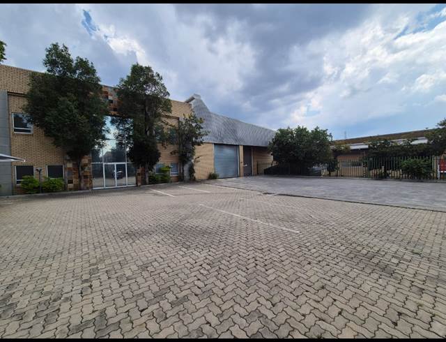 1,428M² WAREHOUSE TO LET IN LINBRO PARK