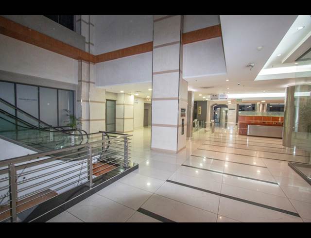 1,833M² OFFICE TO LET IN ROSEBANK