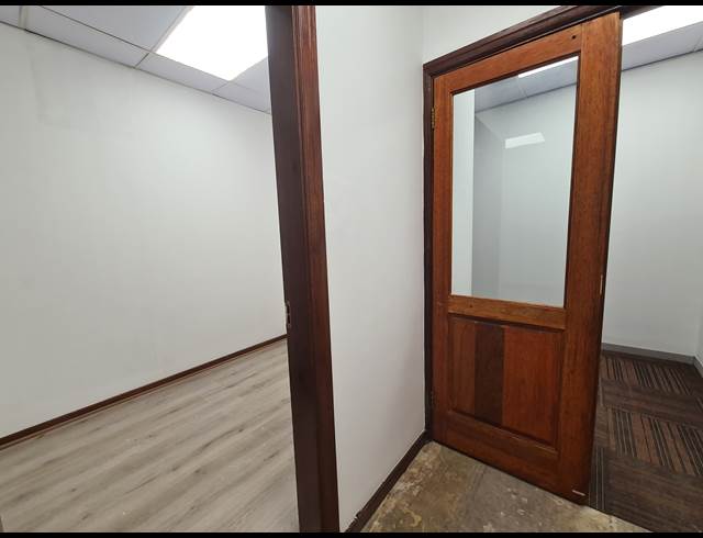 206M² OFFICE TO LET IN VORNA VALLEY
