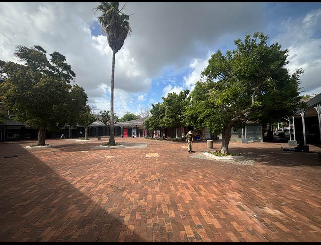 100M² RETAIL TO LET IN AUDAS ESTATE