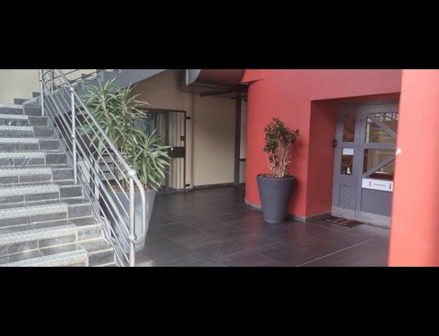 BUSINESS PROPERTY TO RENT IN OBSERVATORY