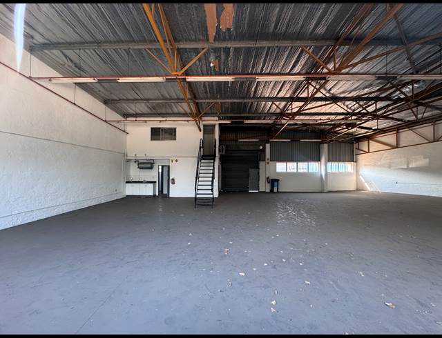 338M² WAREHOUSE TO LET IN GLEN ANIL