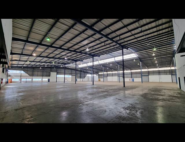 4,332M² WAREHOUSE TO LET IN JET PARK