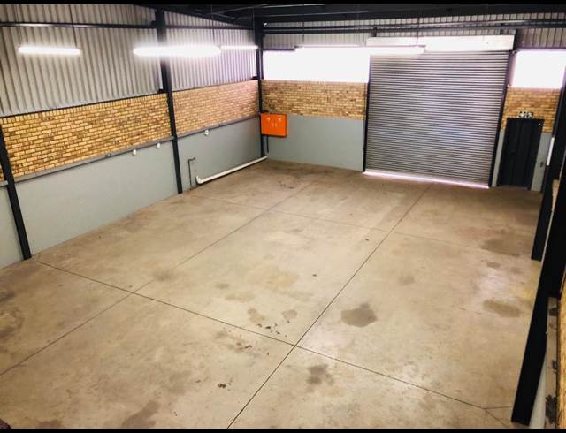 250M² WAREHOUSE TO LET IN CHAMDOR