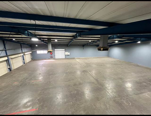 1,182M² WAREHOUSE TO LET IN FOUNDERS HILL