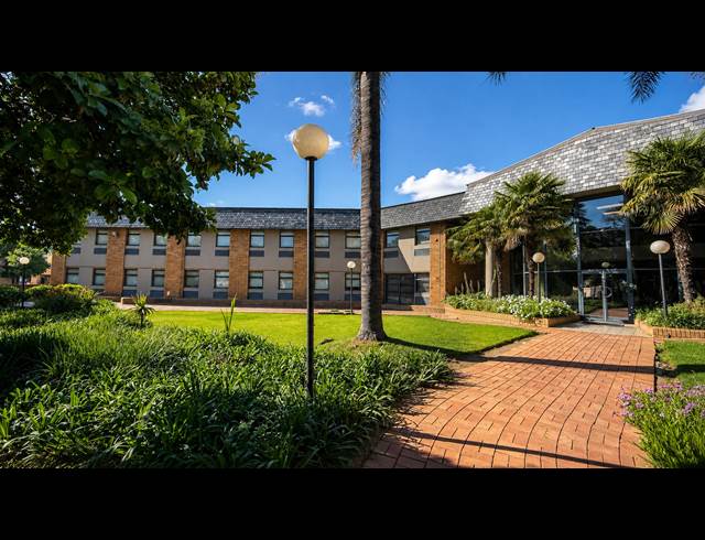 5,000M² OFFICE TO LET IN MEADOWDALE
