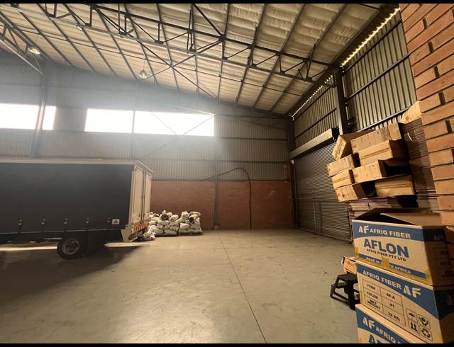 689M² WAREHOUSE TO LET IN COSMO BUSINESS PARK